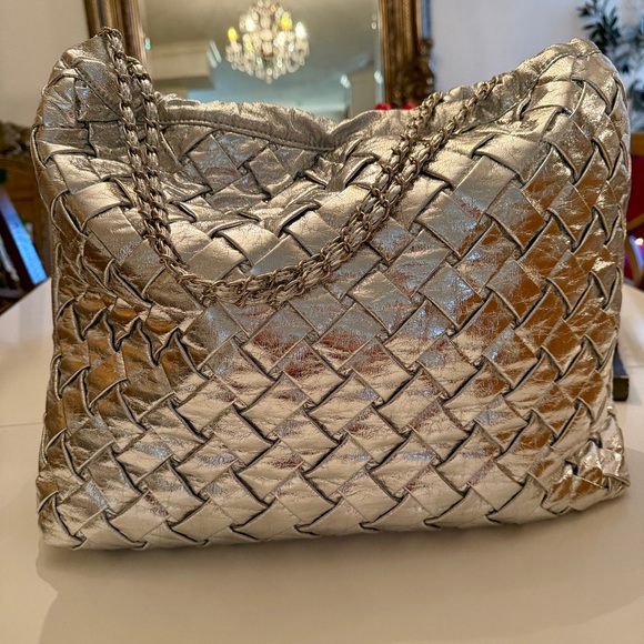 Handbags - Elegant Silver Woven Shoulder Bag